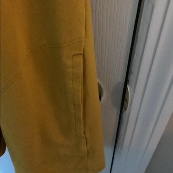 Women With Control - Picture 3 of 7